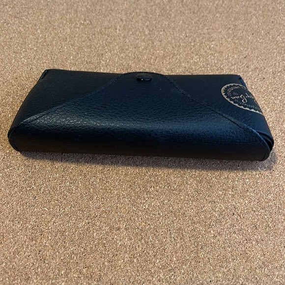 Black Ray-ban glass case only, not including wipe - Picture 4 of 9